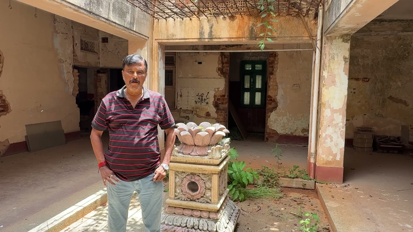 Vijaya Kumar in the courtyard, telling the story of the house.